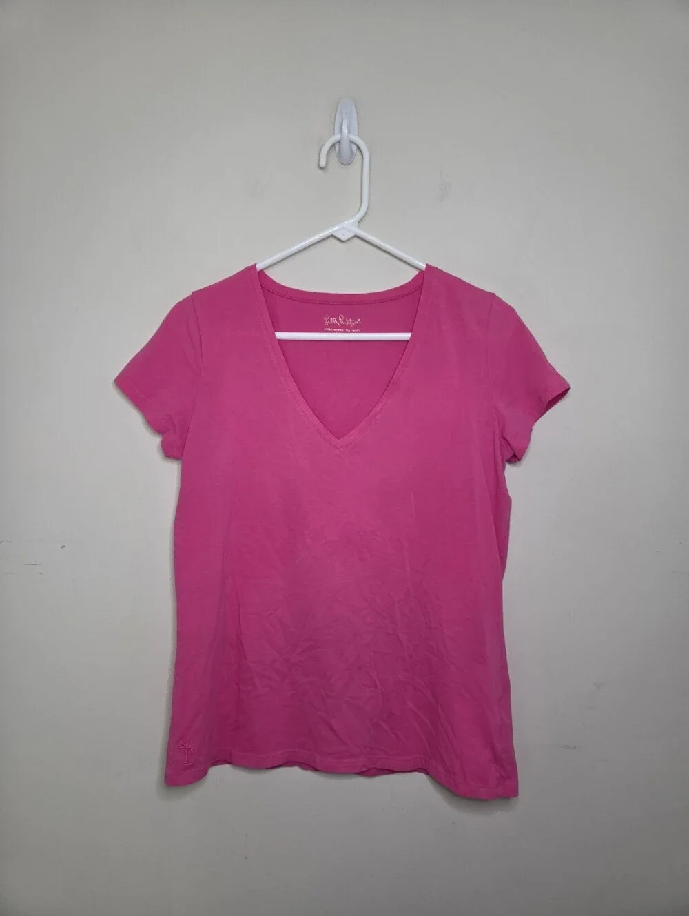 Women's Lilly Pulitzer Pink V-Neck T-Shirt Sz Medium - Picture 7 of 7